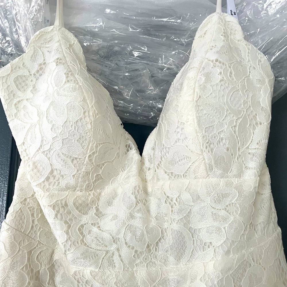 David’s Bridal High-Low Ivory Lace dress w/pockets